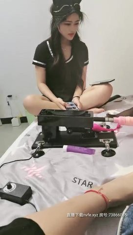 性爱姐妹花【萝莉与御姐双飞】04.08众凤争屌众美臀排排翘新女主很招操男主很喜欢操她卖力抽插